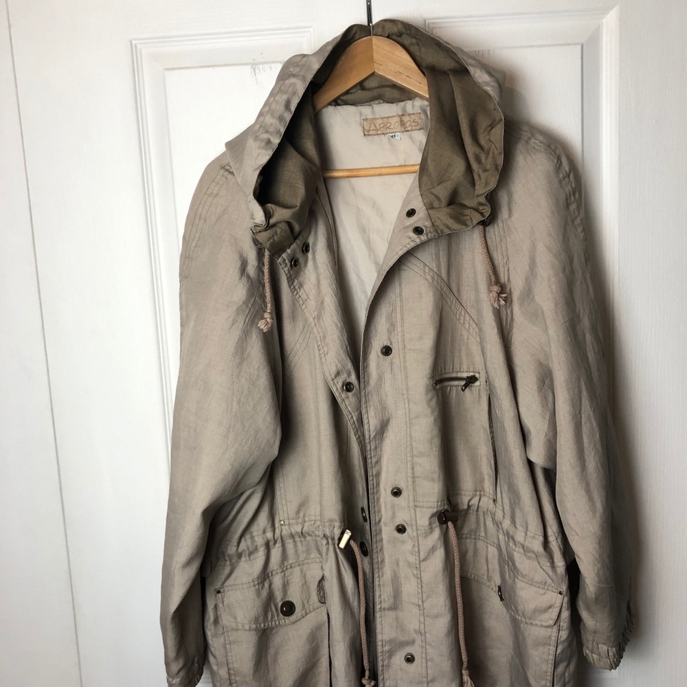 ⭐️FREE WITH PURCHASE⭐️ 
90s Anorak style jacket